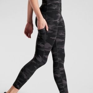 Athleta ultimate camo 7/8 tight xs